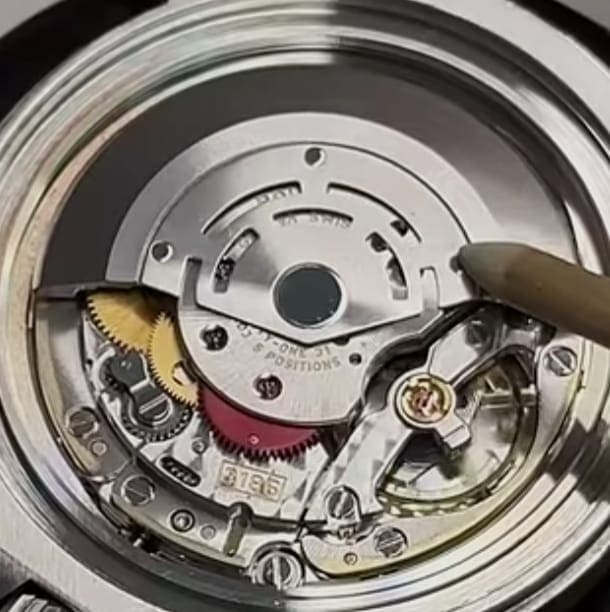 Calibro_Rolex_3185 Photo by EMore98, via Wikimedia Commons